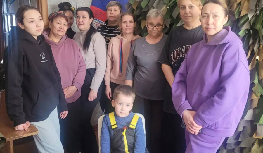 В тылу как на передовой: медики Олекмы плетут сети для бойцов СВО