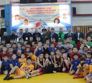 185 борцов принимают участие в республиканских соревнованиях в Олекминске